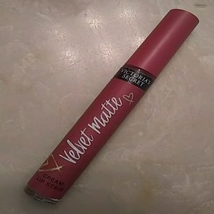 Victoria's Secret Velvet Matte Cream Lip Stain